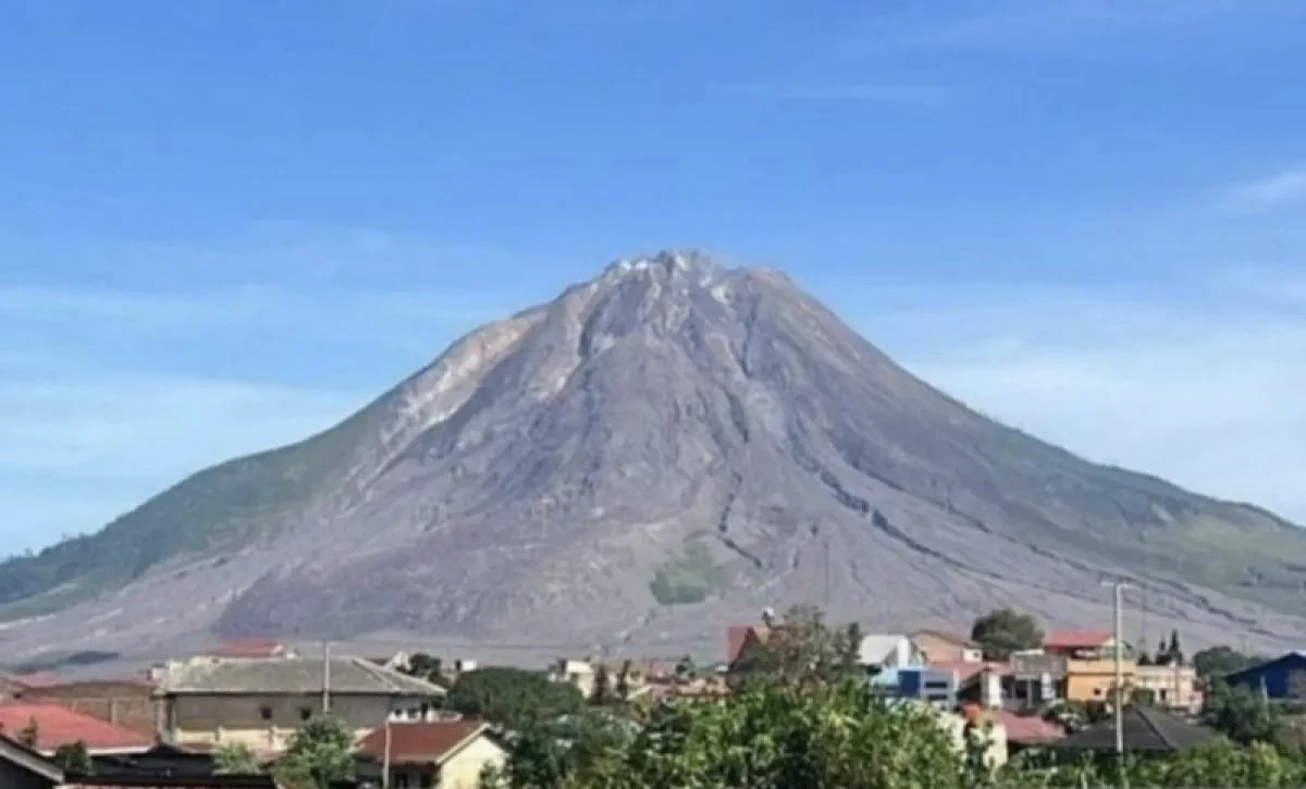 Aktivitas Gunung Sinabung Meningkat, Badan Geologi Minta Warga Waspada Erupsi dan Lahar