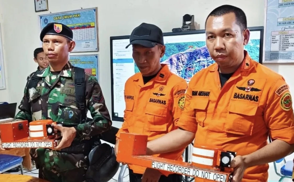 Black Box Pesawat ATR 42-500 Ditemukan dan Diserahkan Ke KNKT