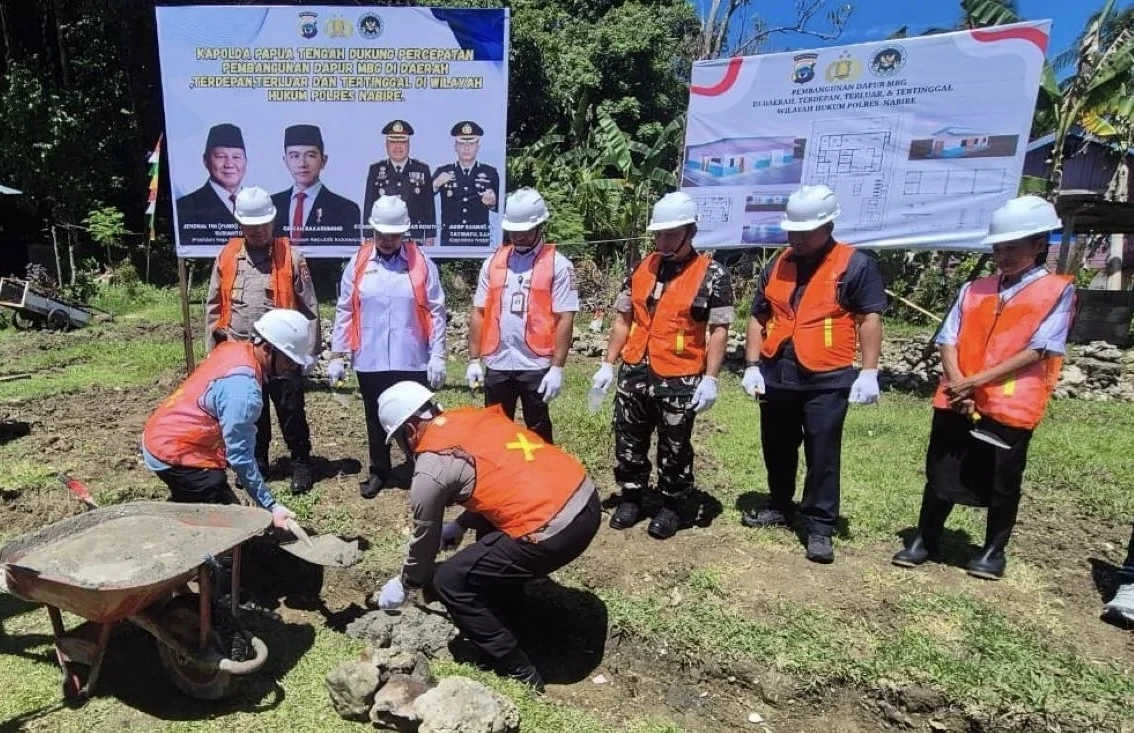 Peletakan batu pertama SPPG Polri Napan untuk wilayah 3T di Distrik Napan, Kabupaten Nabire