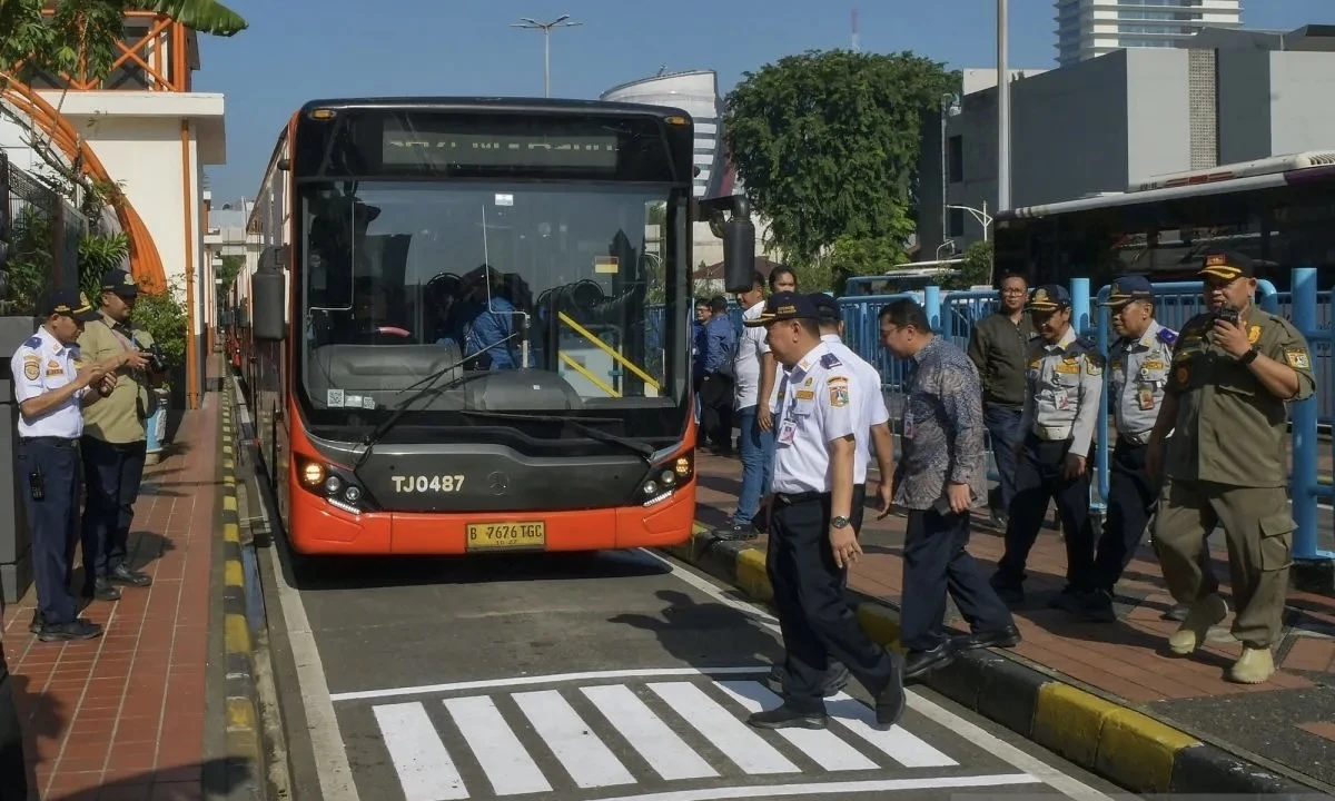 Pramono Tegaskan Kenaikan Tarif Transjabodetabek Tak Berlaku untuk Semua Rute