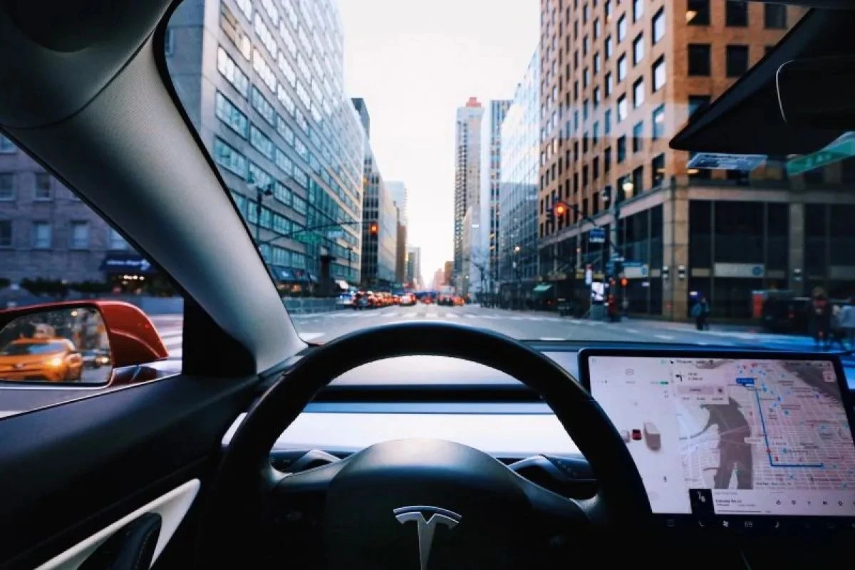 Dorong Adopsi Full Self-Driving, Tesla Hentikan Sistem Autopilot