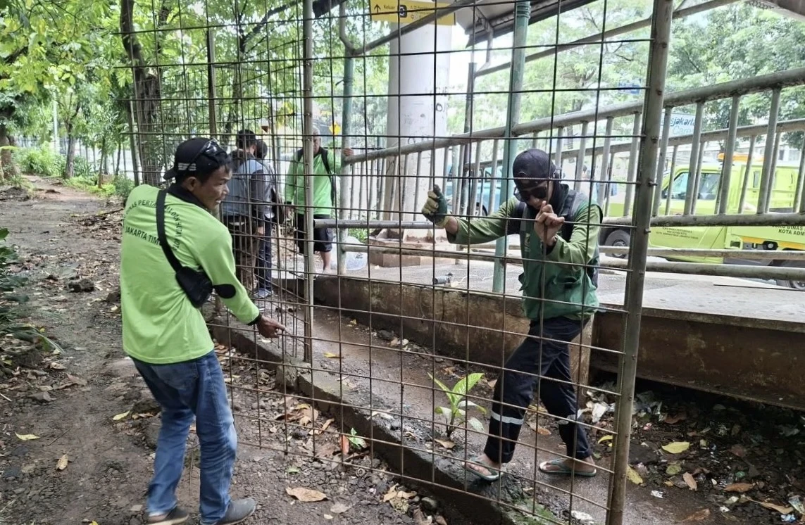 dua titik akses masuk Taman Kota di kawasan Cawang