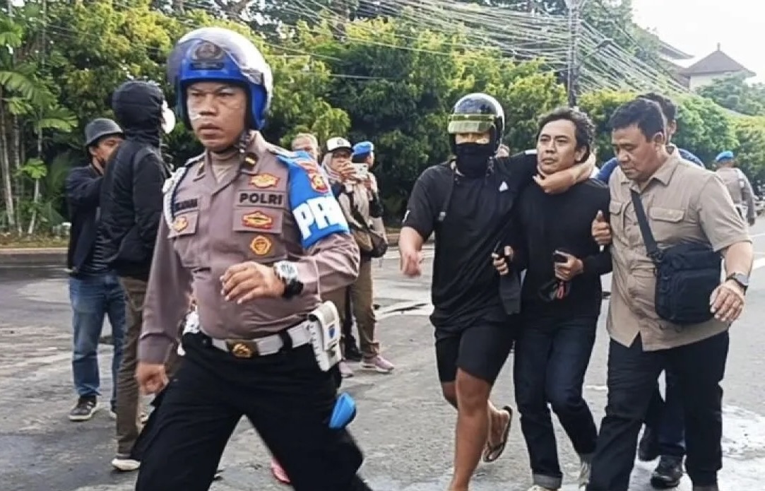 Demonstran Ditangkap