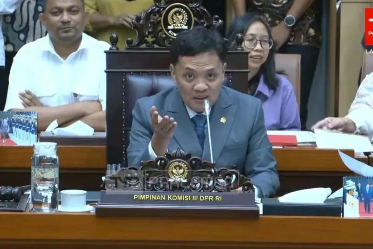 Komisi III DPR RI Tegaskan Polri Tetap Berada di Bawah Presiden Langsung