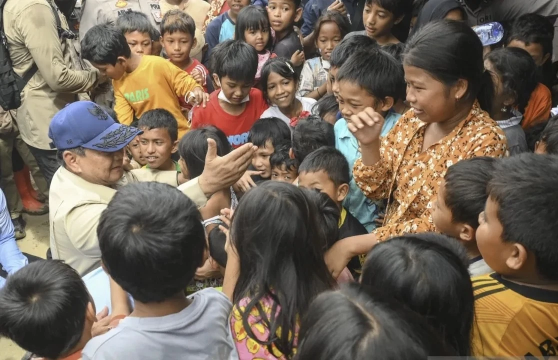 Prabowo Janjikan Ganti Semua Rumah Korban Banjir Bandang Sumatra