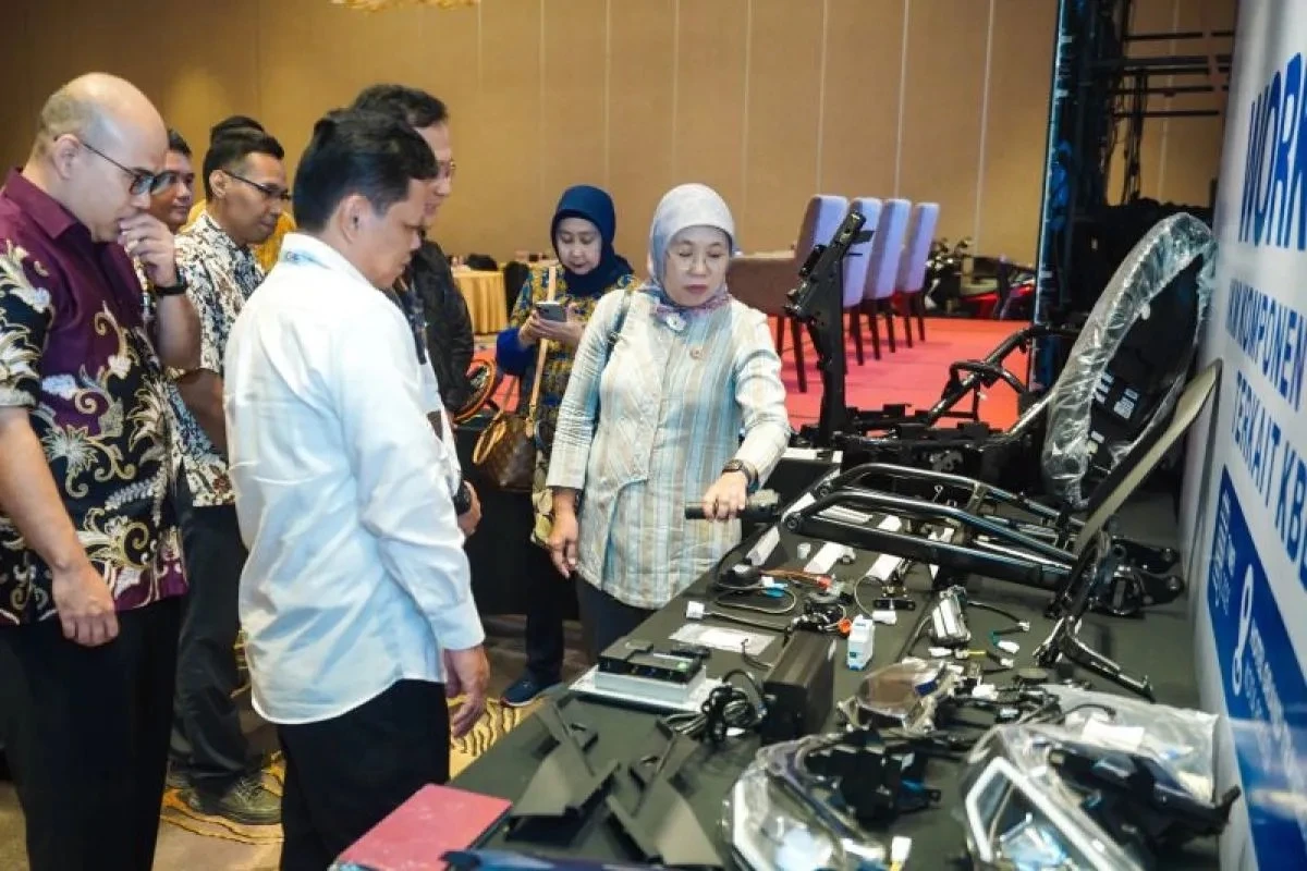 IKM Didorong Masuk Rantai Pasok Kendaraan Listrik, Pemerintah Gandeng Polytron hingga Wuling