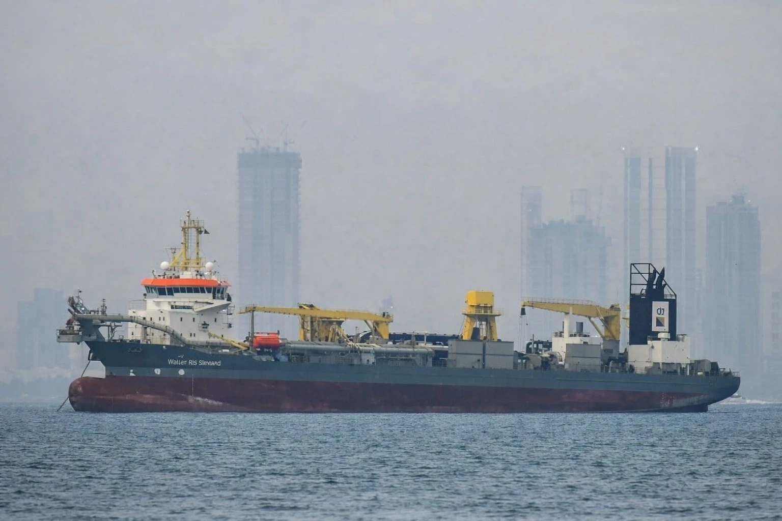 Lebih dari 700 Tanker Antre, Aliran Minyak di Selat Hormuz Anjlok 86%