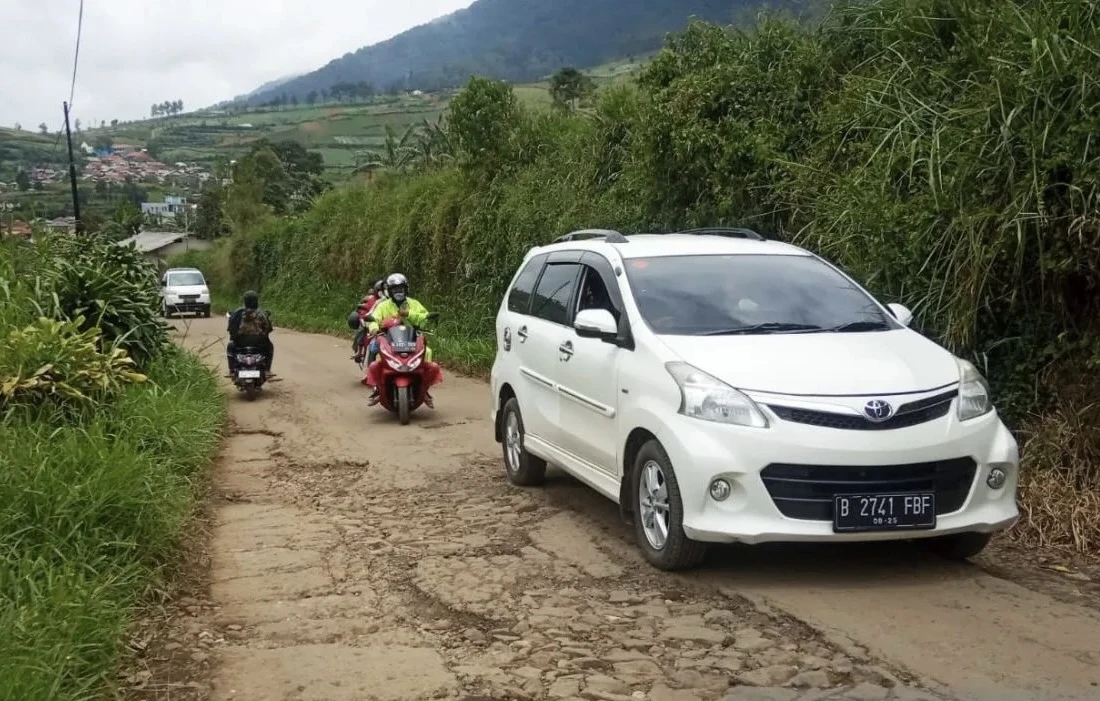 Jalur Puncak II di Desa Batulawang, Kecamatan Cipanas, Cianjur, Jawa Barat