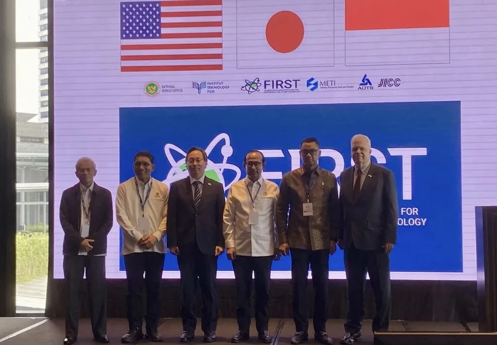 Dewan Energi Nasional (DEN) Indonesia bekerja sama dengan pemerintah Amerika Serikat dan Jepang menyelenggarakan konferensi tiga hari tentang pengembangan reaktor modular kecil atau small modular reactor (SMR) nuklir di Jakarta