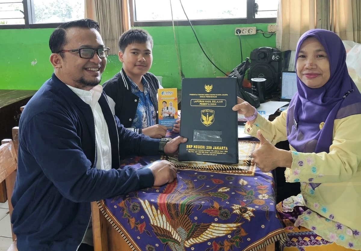 Gerakan Ayah Mengambil Rapor (Gemar)