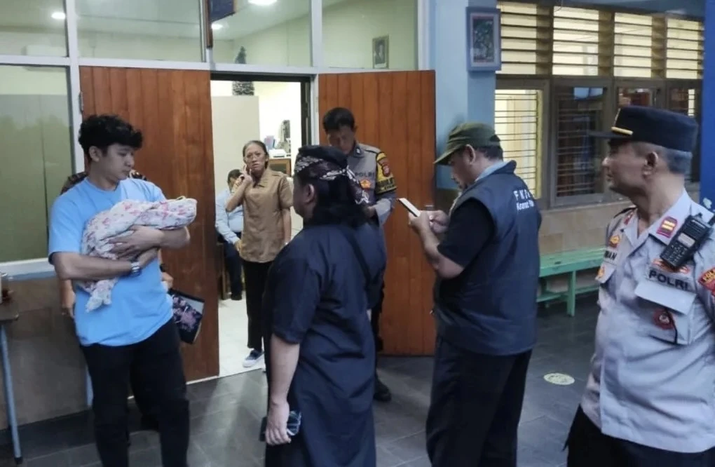 bayi laki-laki dibuang