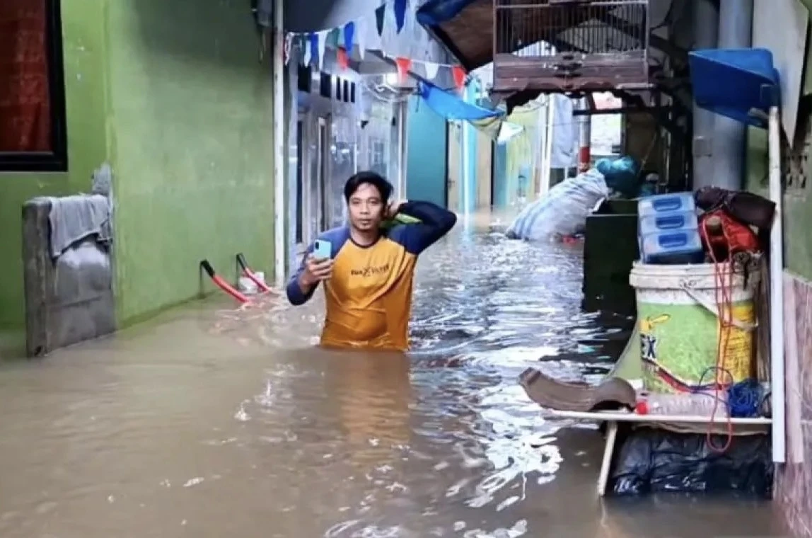 Banjir Satu Meter Lebih Rendam Kebon Pala, Jaktim