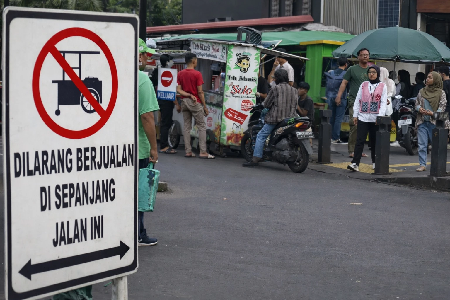 Agar Jakarta Lebih Rapi, Pramono Tegaskan Larang PKL Berdagang di Trotoar