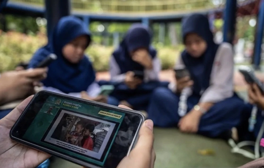 Soal Pembatasan Medsos Buat Anak, DPR Minta Kemendikdasmen-Komdigi Berkoordinasi