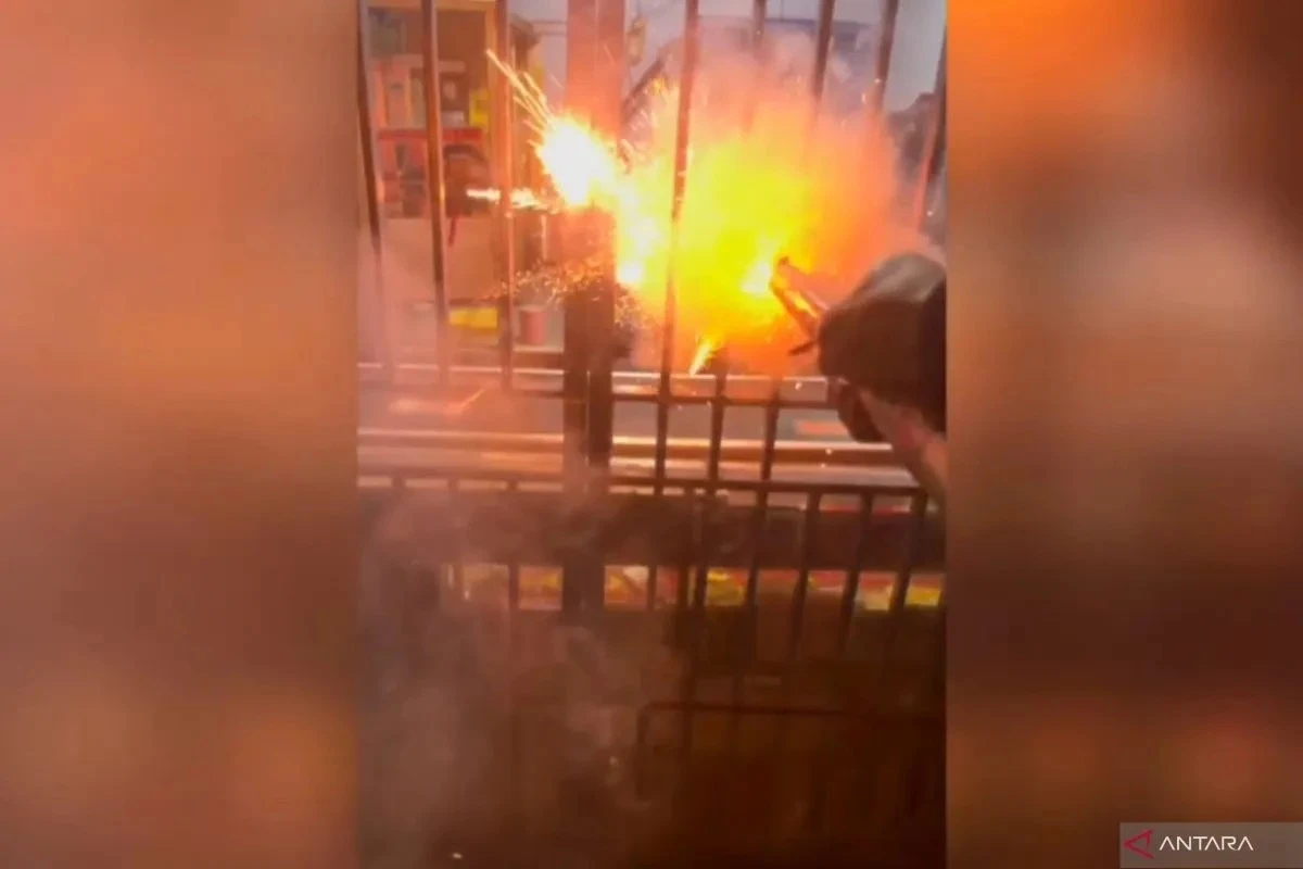 Setelah Viral, Polisi Gerebek Tiga Toko Obat Keras yang Diserang Petasan di Jaktim