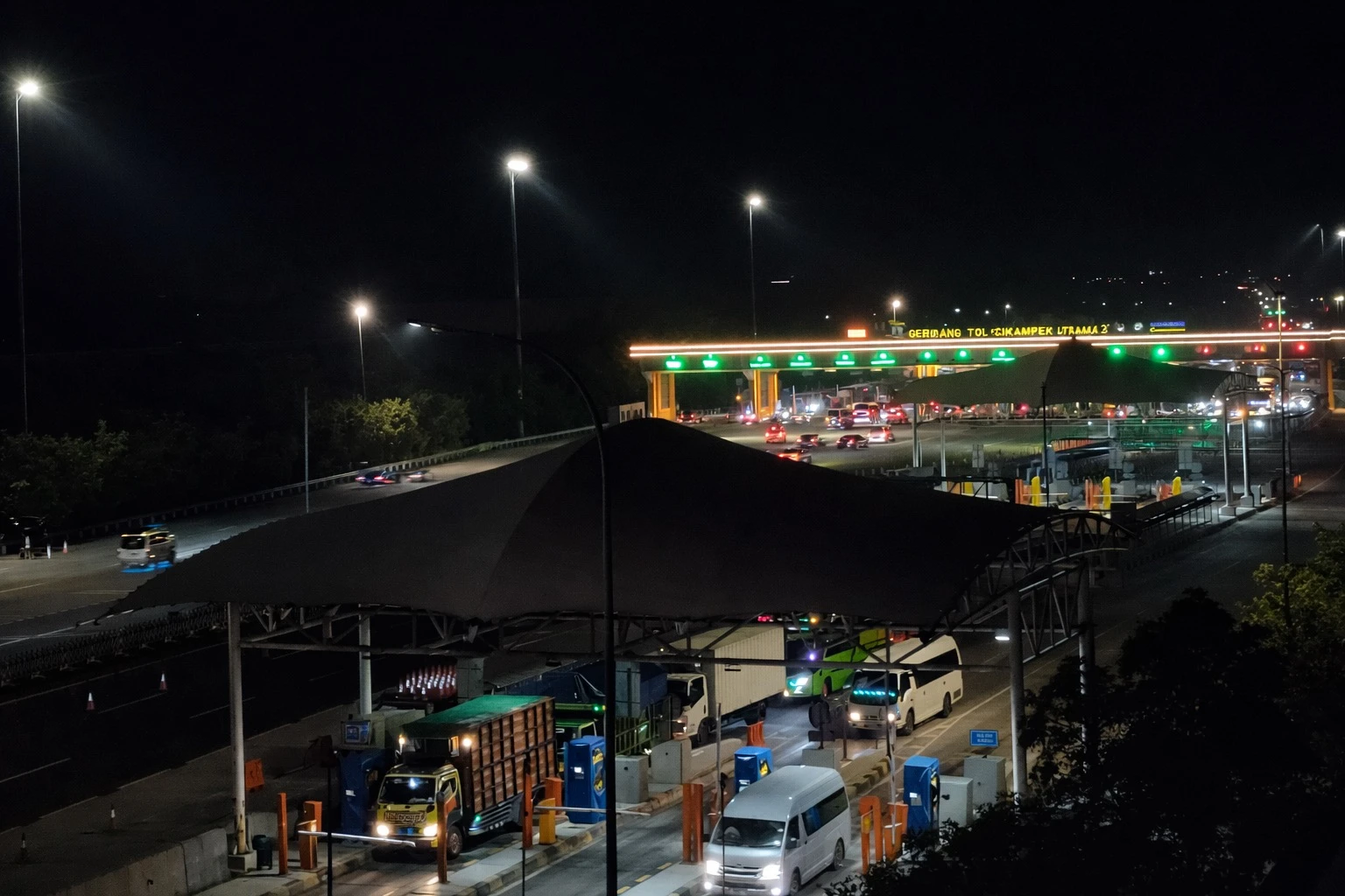 gerbang tol cikampek utama