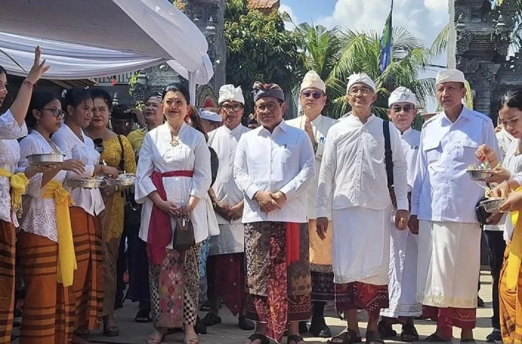 Sambut Nyepi, Pramono Anung Hadiri Upacara Melasti di Pure Segera, Cilincing