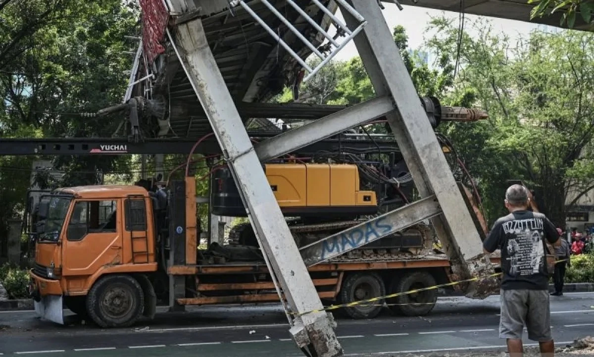 JPO Tendean Ambruk Ditubruk Truk, DPRD Usul Pemasangan Sensor Tinggi Kendaraan