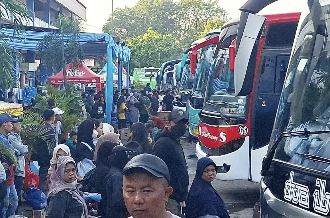 Pemudik di Kampung Rambutan