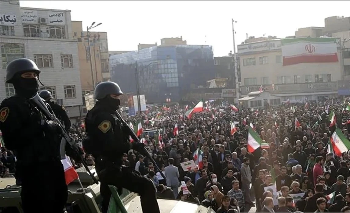 Belum Putuskan Evakuasi, Pemerintah Masih Pantau Kondisi WNI di Iran