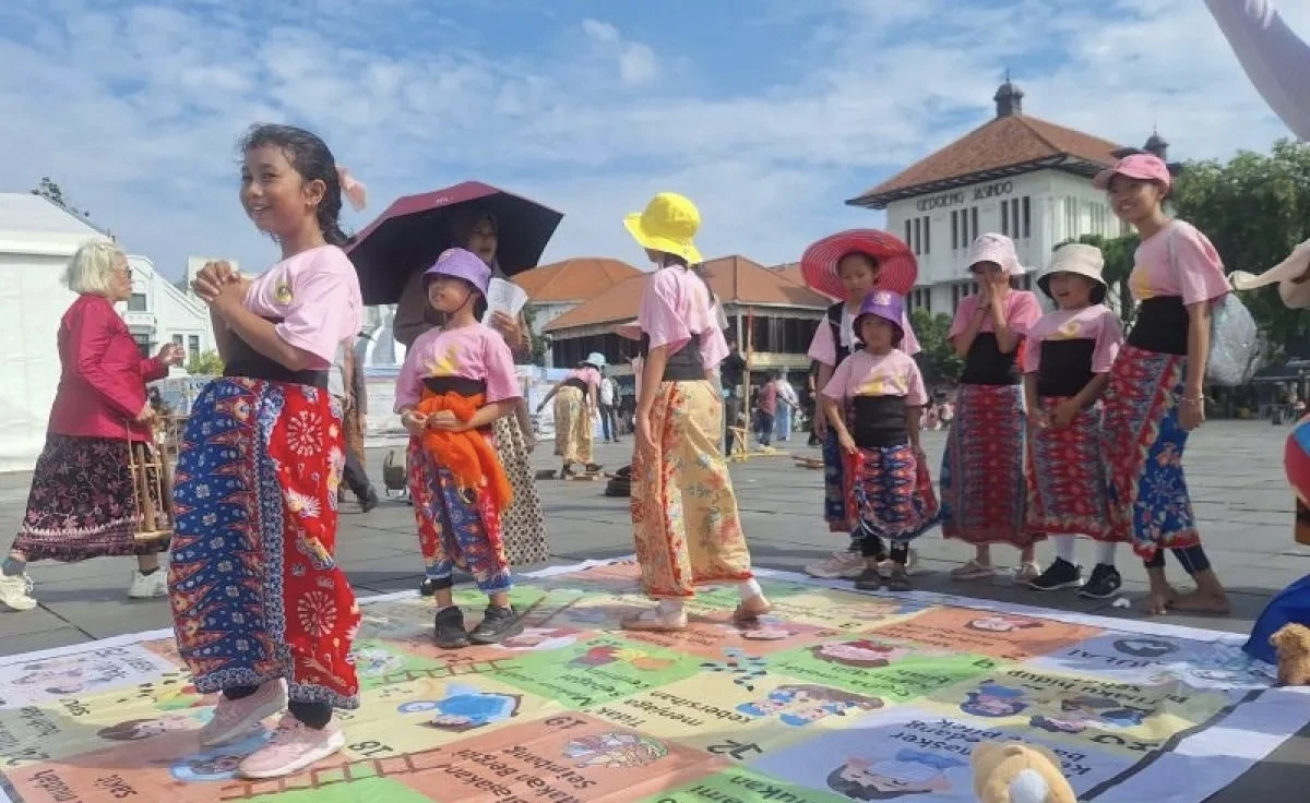 Berkain di Kota Tua, Cara Jakarta Lestarikan Budaya Tradisional Lewat Wisata Gratis