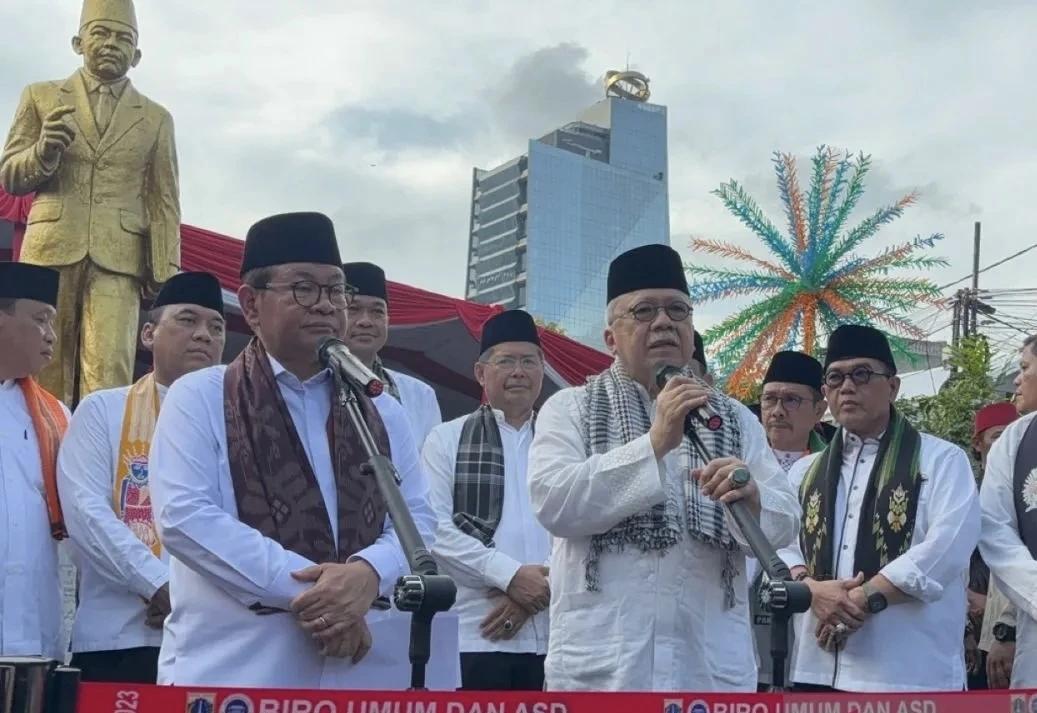 Gubernur DKI Jakarta Pramono Anung dan Ketua Dewan Adat Majelis Kaum Betawi (MKB) Fauzi Bowo