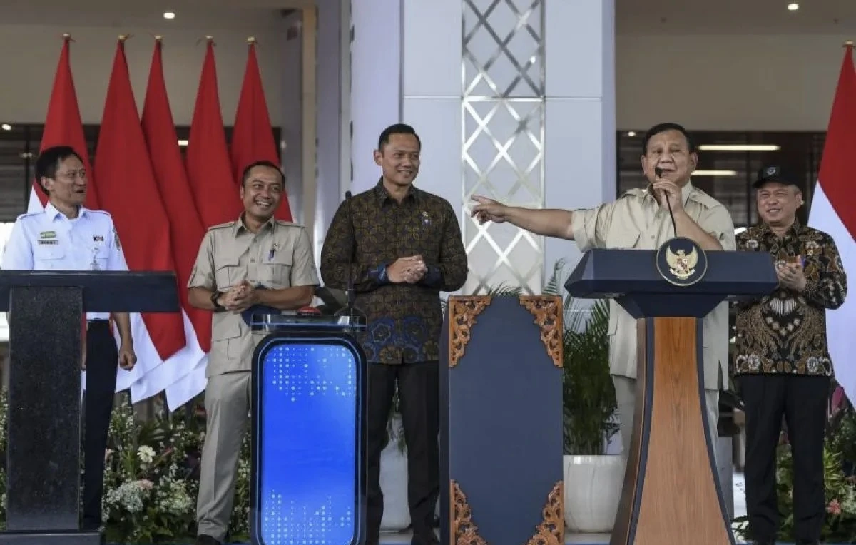 Prabowo Perintahkan AHY Secepatnya Buat Rencana Jaringan Kereta Api di Luar Jawa
