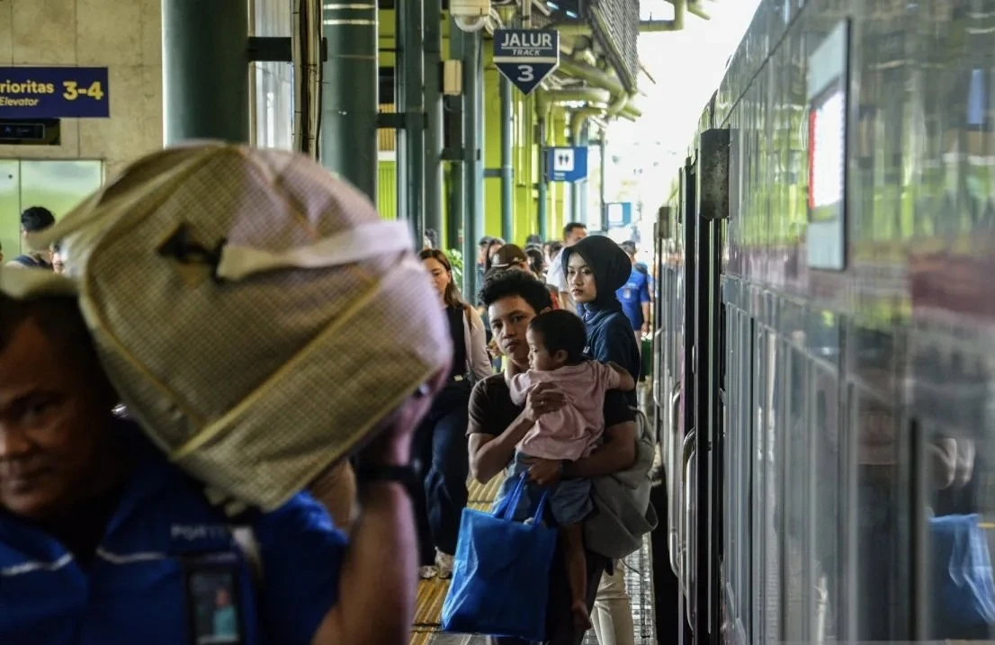 Kamis (26/3), 52 Ribu Orang Tiba di Jakarta Gunakan Kereta Api
