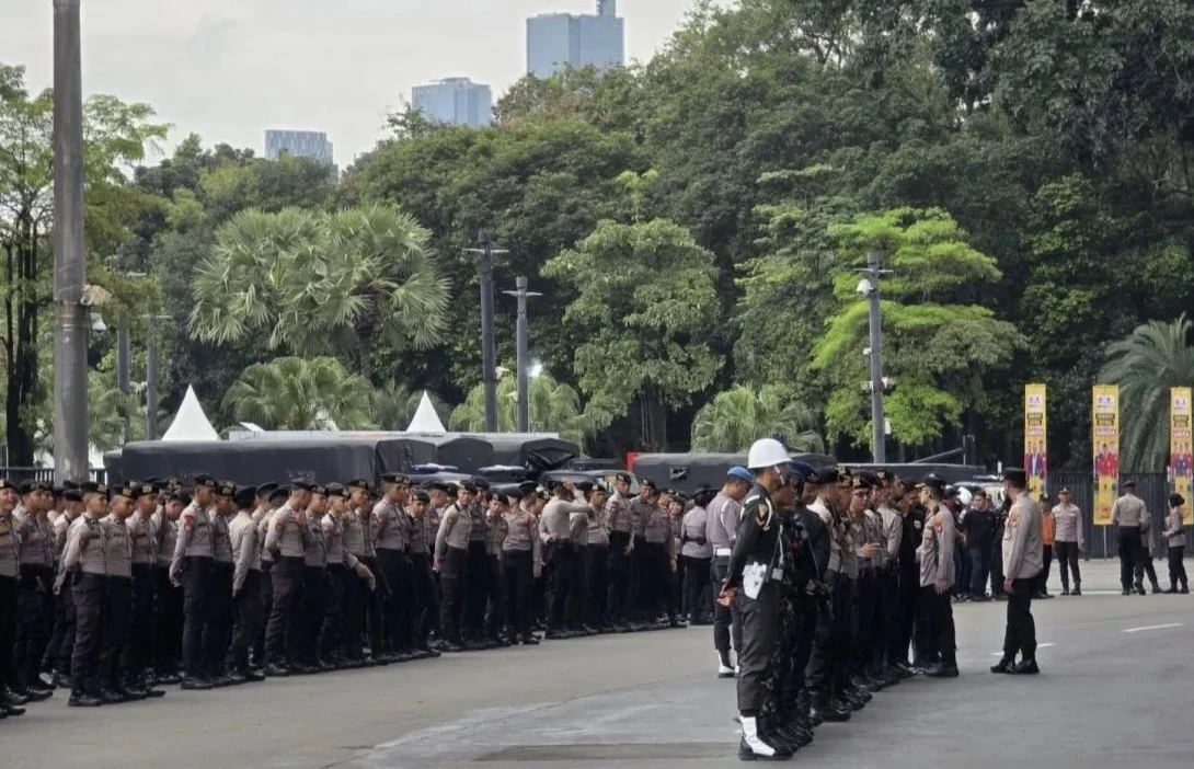 personel gabungan melakukan apel sebelum pelaksanaan pengamanan gelaran FIFA Series 2026 di Stadion Utama Gelora Bung Karno (GBK)
