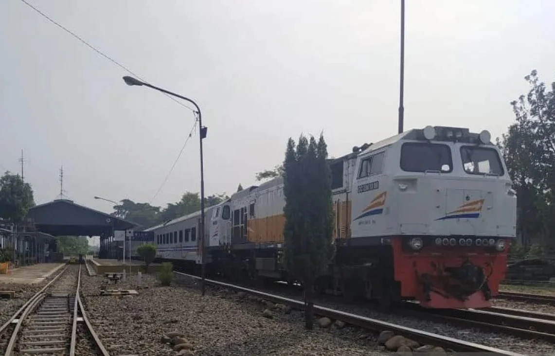 Tanah di Bawah Rel Terkikis, Perjalanan KA Siliwangi Dihentikan Sementara