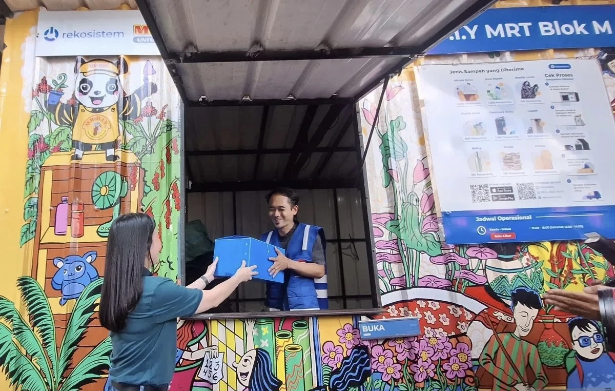 Ajak Warga Pilah Sampah di Ruang Publik, MRT Blok M Hadirkan Waste Station
