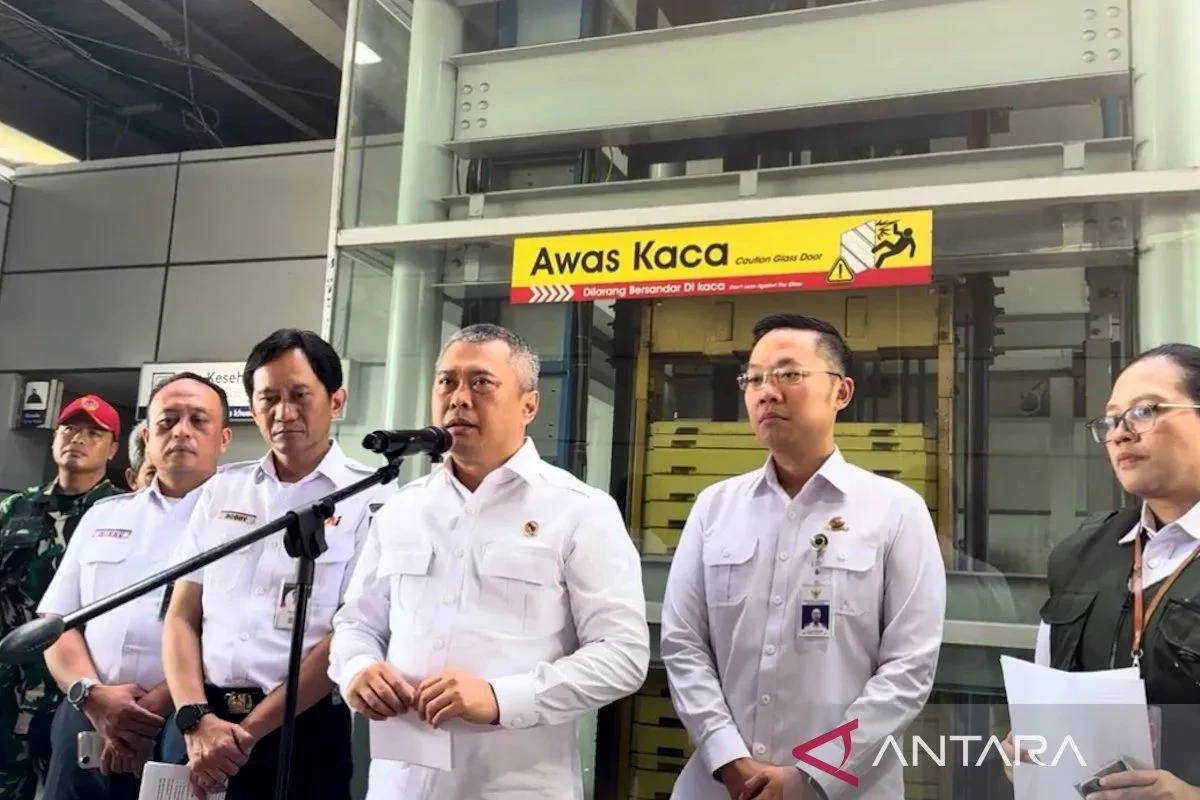 pembukaan jalur pasca kecelakaan kereta