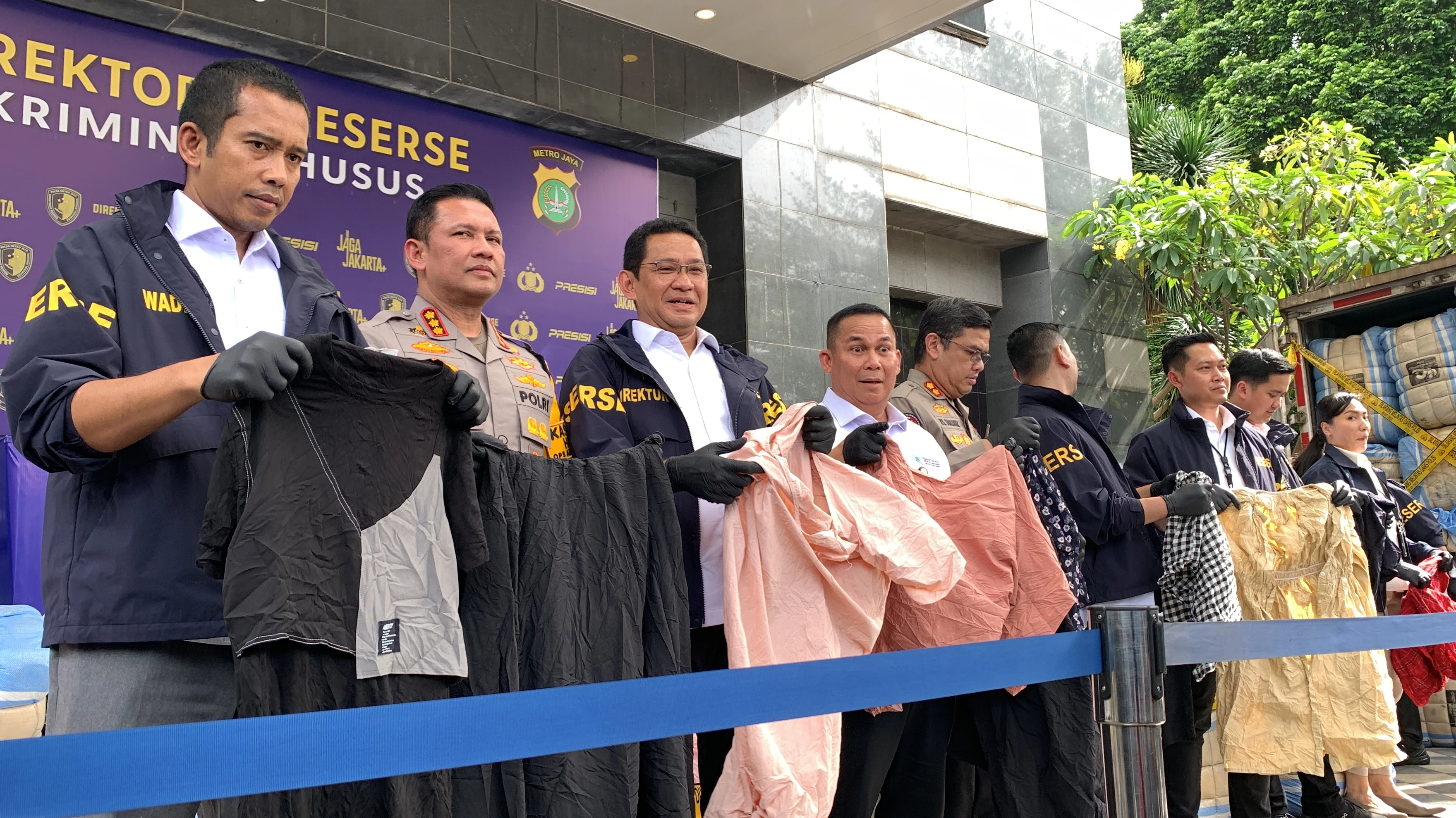 Polda Metro Jaya Dalami Peran Terduga Pelaku Thrifting Ilegal Senilai Rp4 Miliar