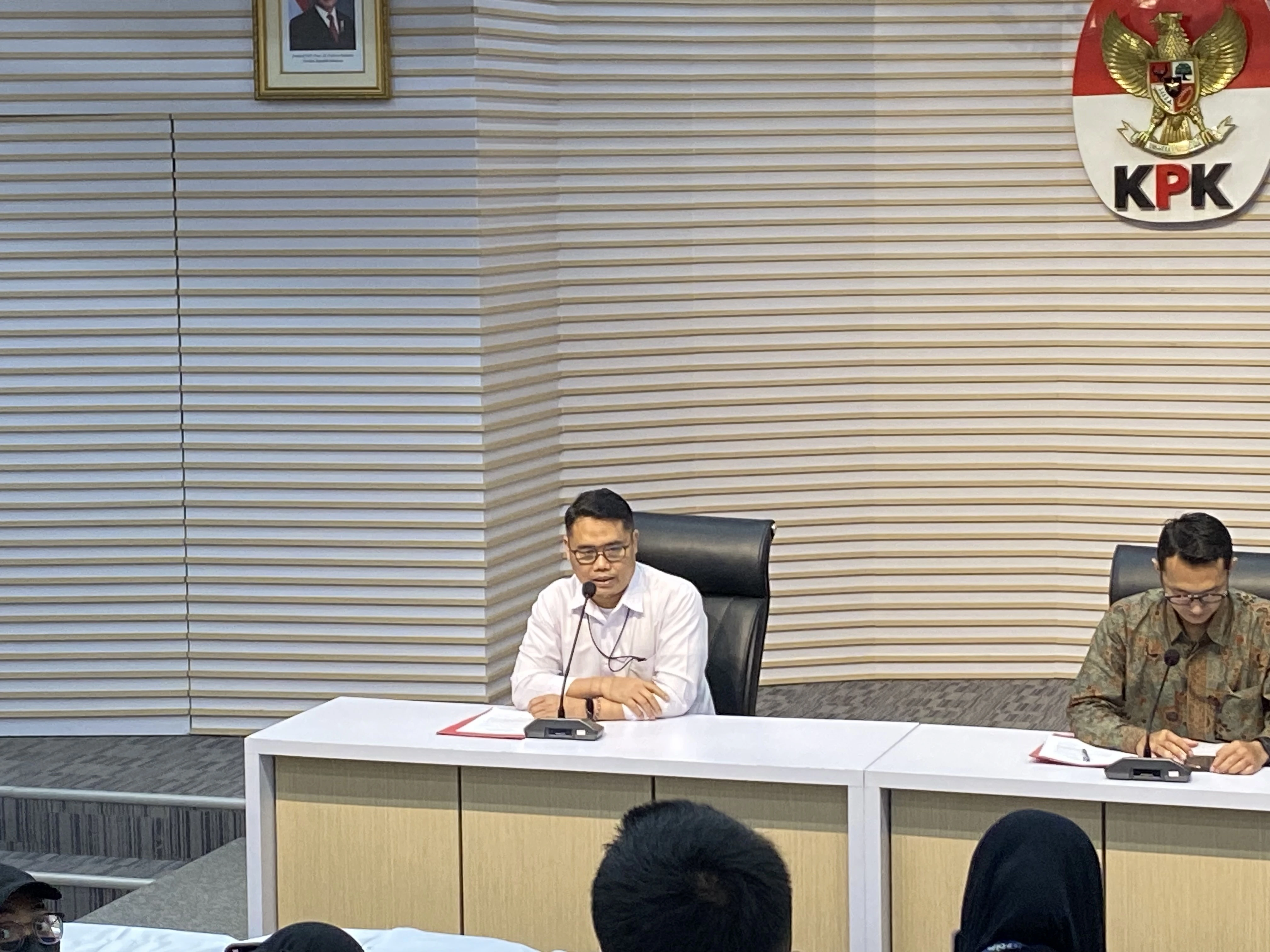 KPK Resmi Menahan Satu Tersangka Baru dalam Suap Bea Cukai