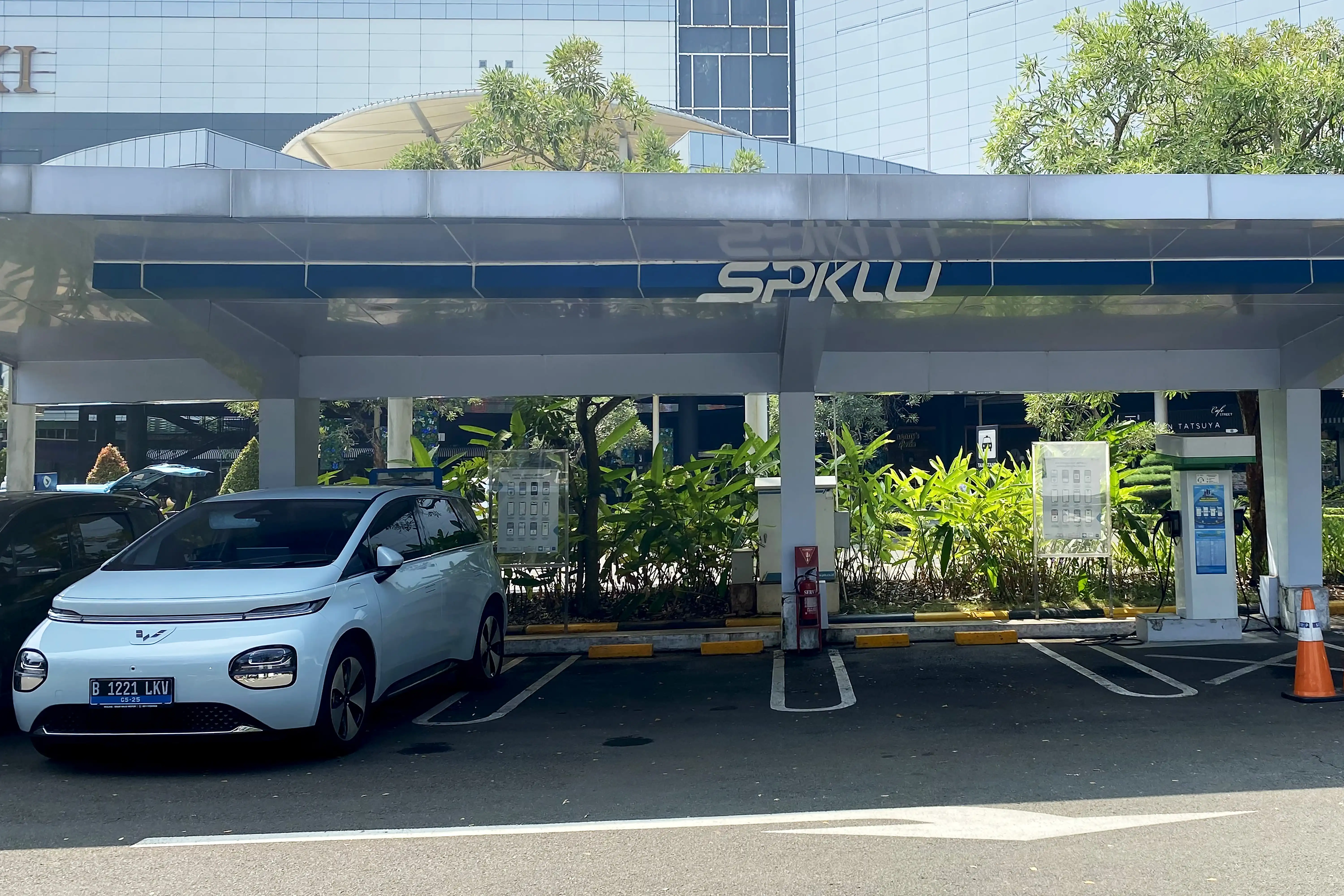 Mobil Listrik, SPKLU