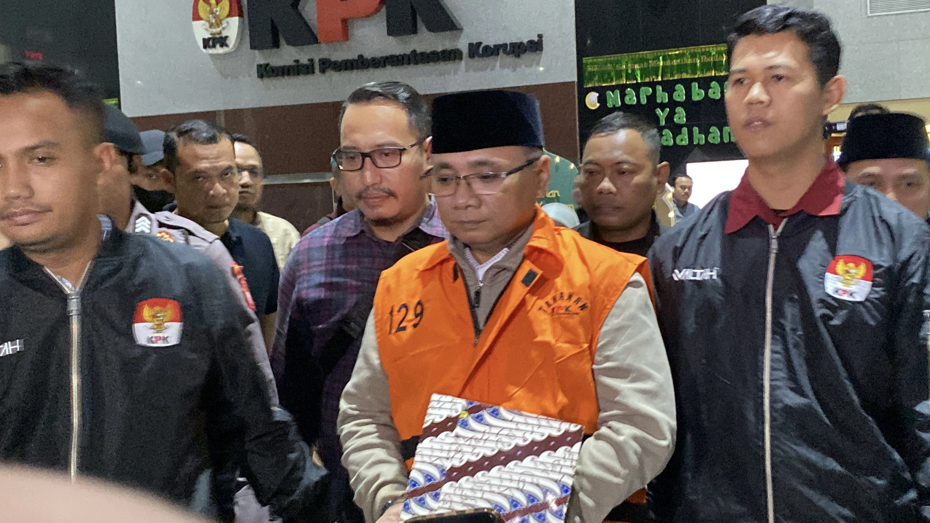 KPK Resmi Menahan Eks Menteri Agama Yaqut untuk 20 Hari Pertama, Dijerat Pasal 2 dan 3 UU Tipikor