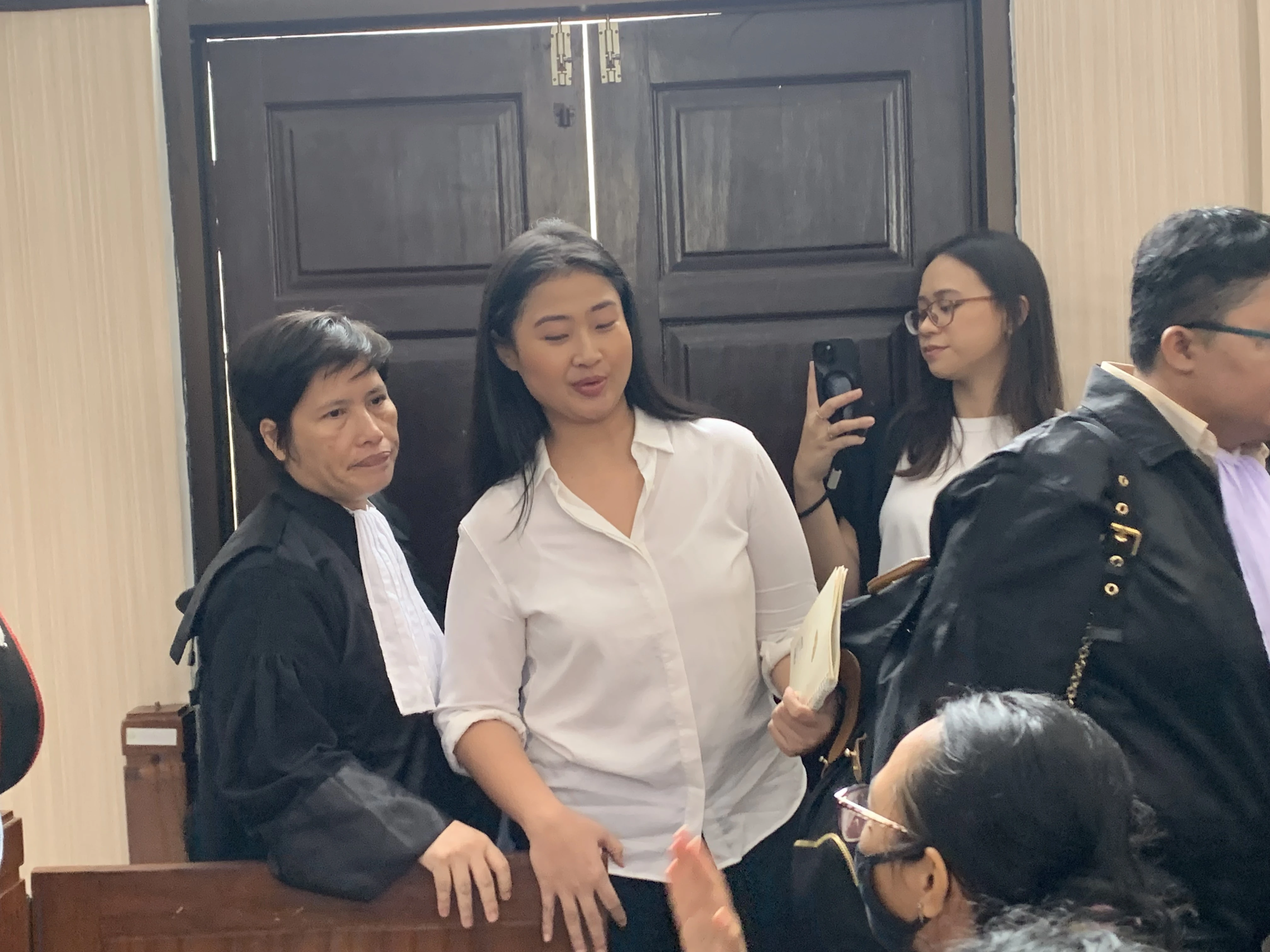 Dituntut Setahun, Kuasa Hukum Laras Faizati Sebut Jaksa Tak Pede