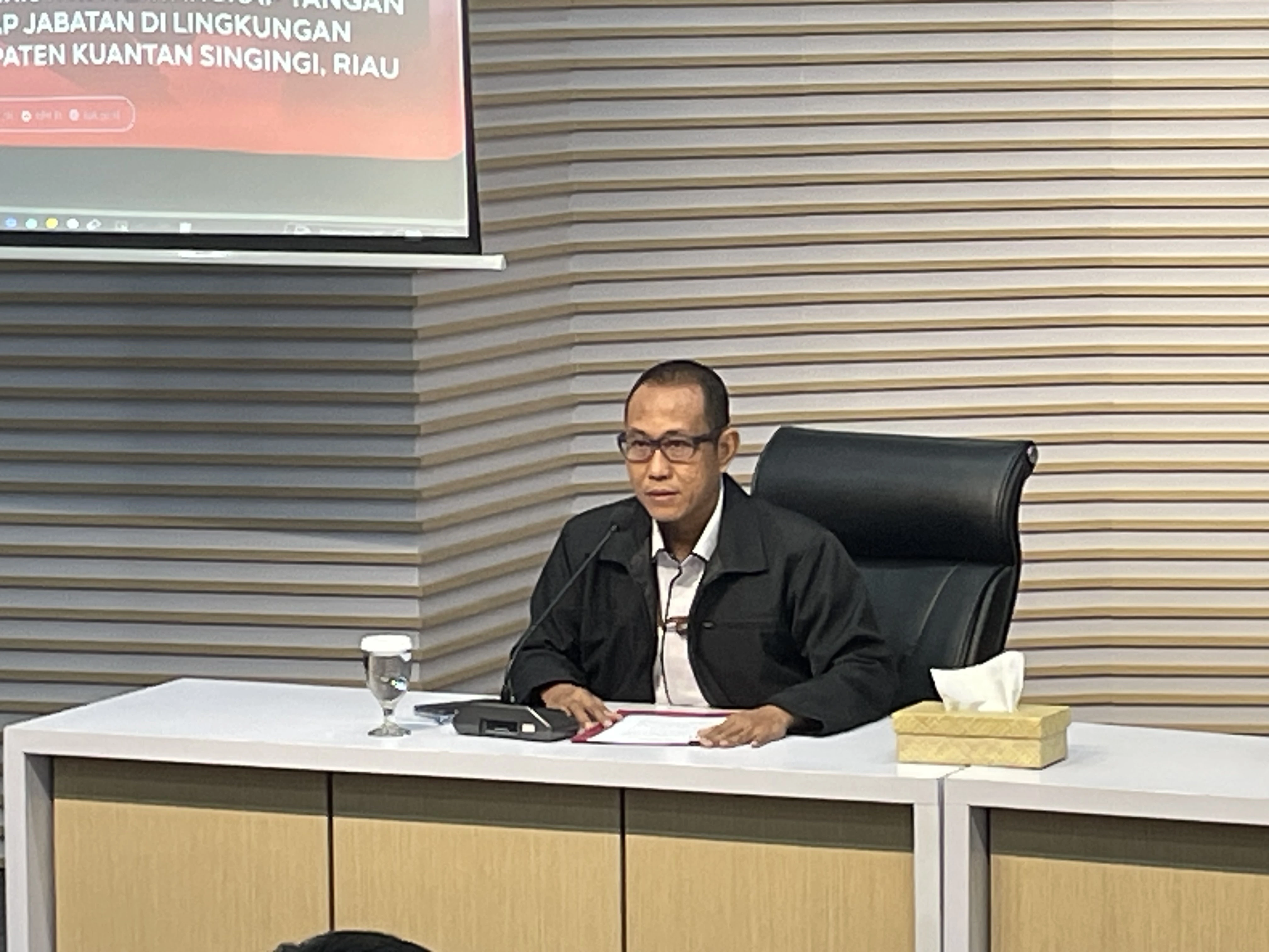 Ikut Ditangkap dalam OTT, Istri Kedua Bupati Kuansing Berstatus Sebagai Saksi