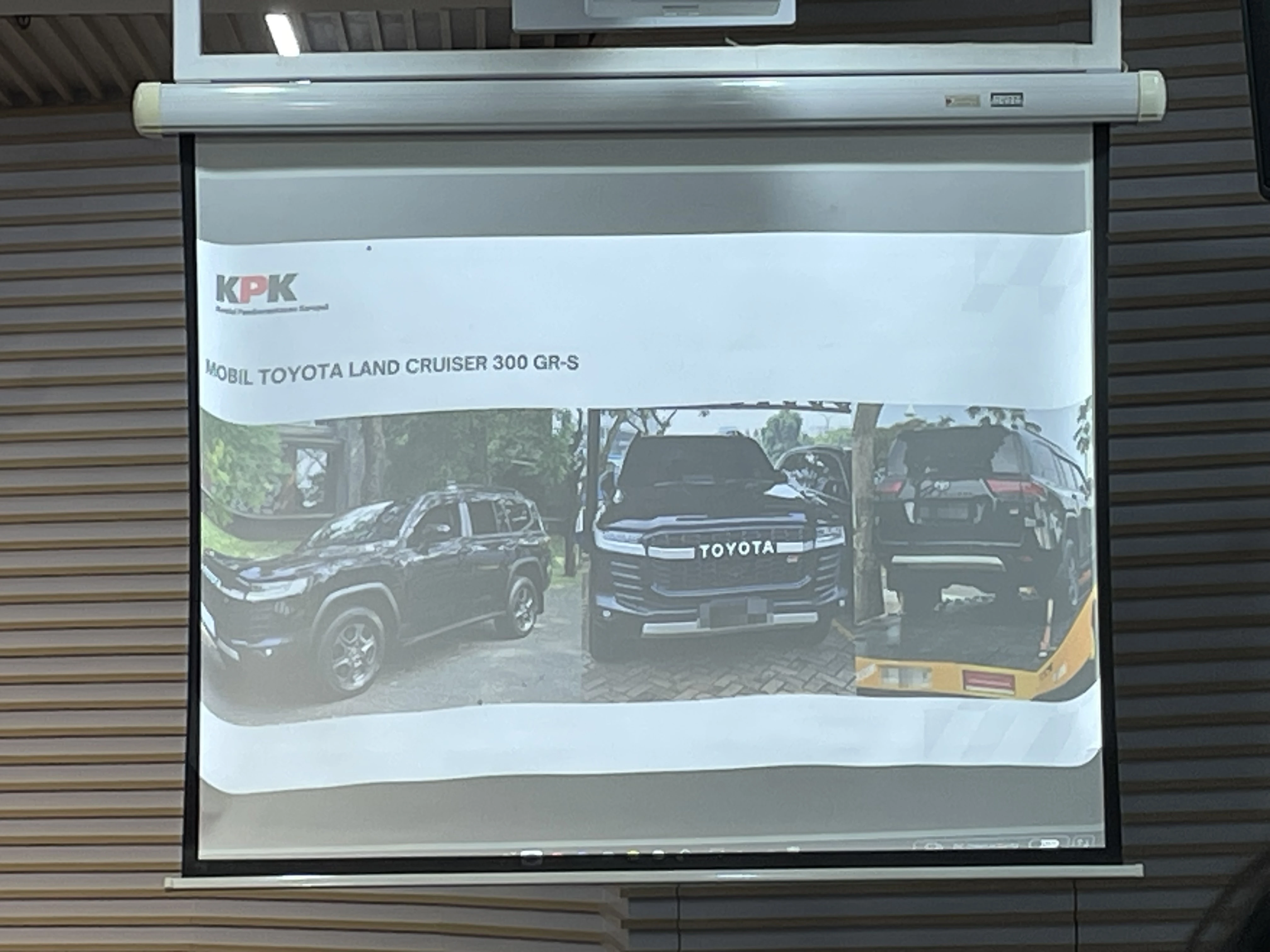 KPK Sita Pajero Sport dan Bukti Cicilan Land Cruiser yang Coba Disembunyikan Bupati Kuansing