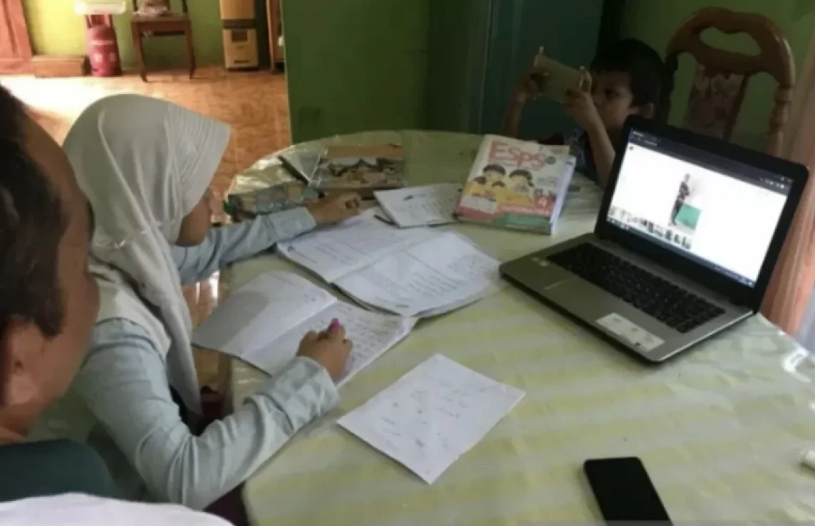 Komisi X DPR Tolak Rencana Sekolah Daring demi Efisiensi Energi