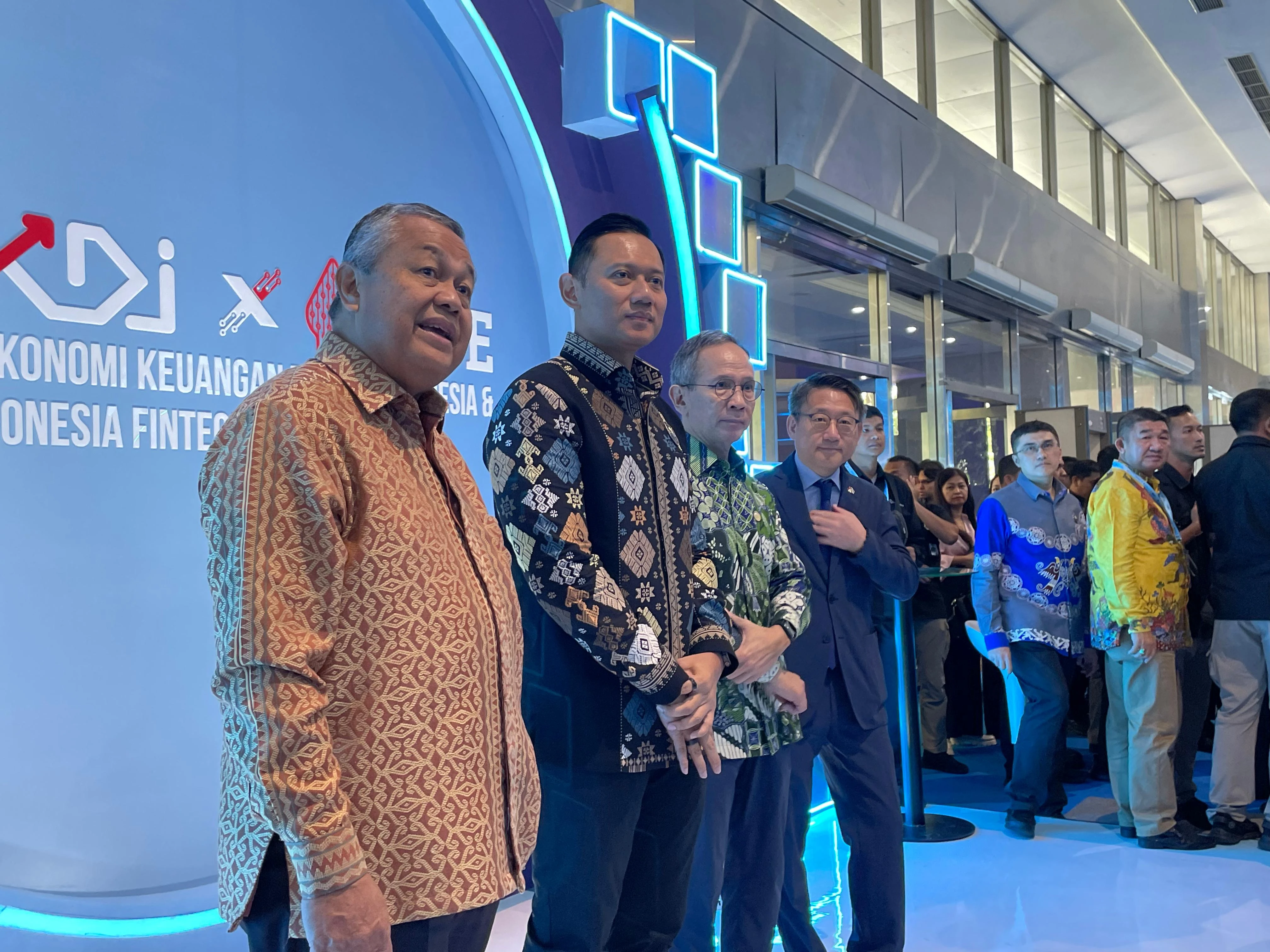 Pengembangan QRIS Tap In Diterapkan di Lima Moda Transportasi