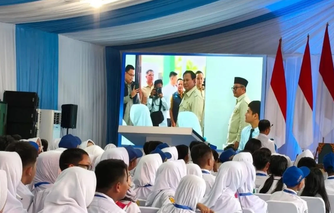 288 Ribu Smartboard Dikirim ke 173 Ribu Sekolah, Target Rampung Desember 2025