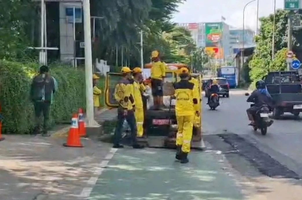 Cuaca Masih Ekstrem, Jalan Rusak di Jakarta Belum Bisa Diperbaiki