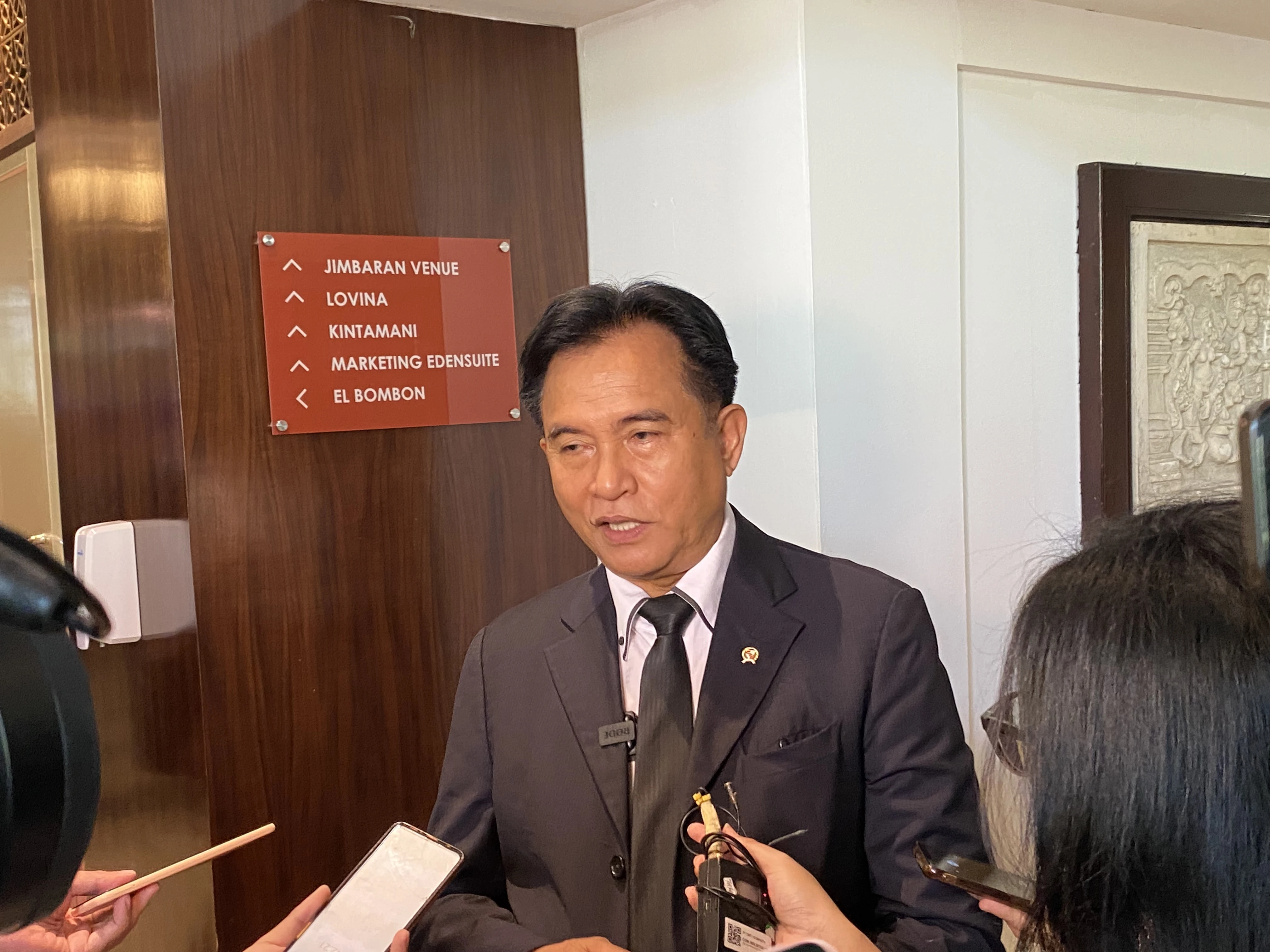 Cegah Jemaah Terlantar, Yusril Ingatkan Risiko Gunakan Paspor Biasa untuk Haji