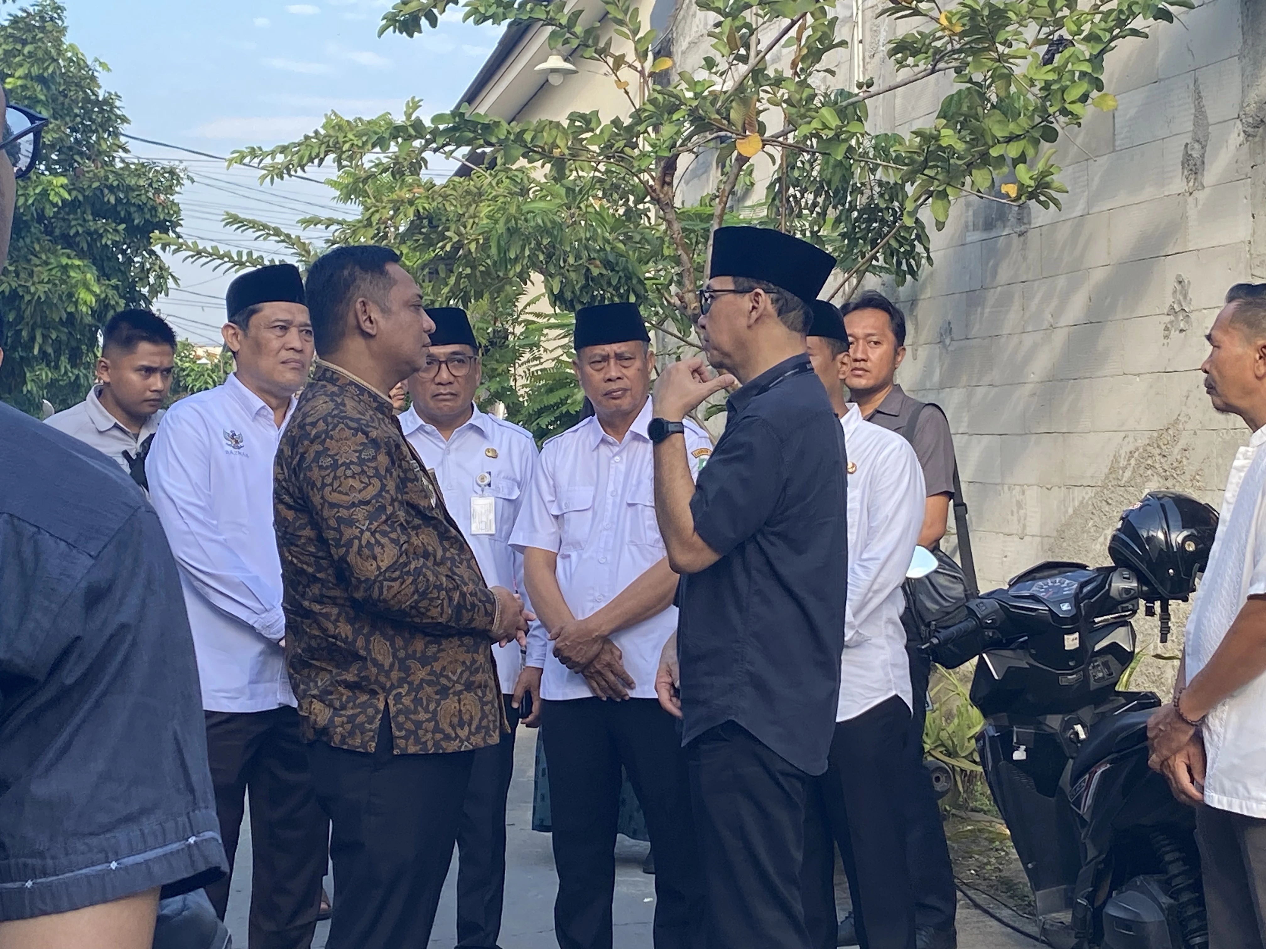 Sambangi Rumah Duka Karyawan KompasTV, Plt Bupati Pastikan Pemkab Bekasi Tanggung Biaya Korban Kecelakaan