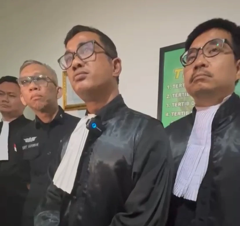 Jaksa Penuntut Umum Parade Hutasoit (tengah) menanggapi pernyataan pleidoi Nadiem Makarim dalam dugaan korupsi Chromebook, di Pengadilan Tipikor PN Jakarta Pusat, Selasa (2/6). Rachel Farahdiba R