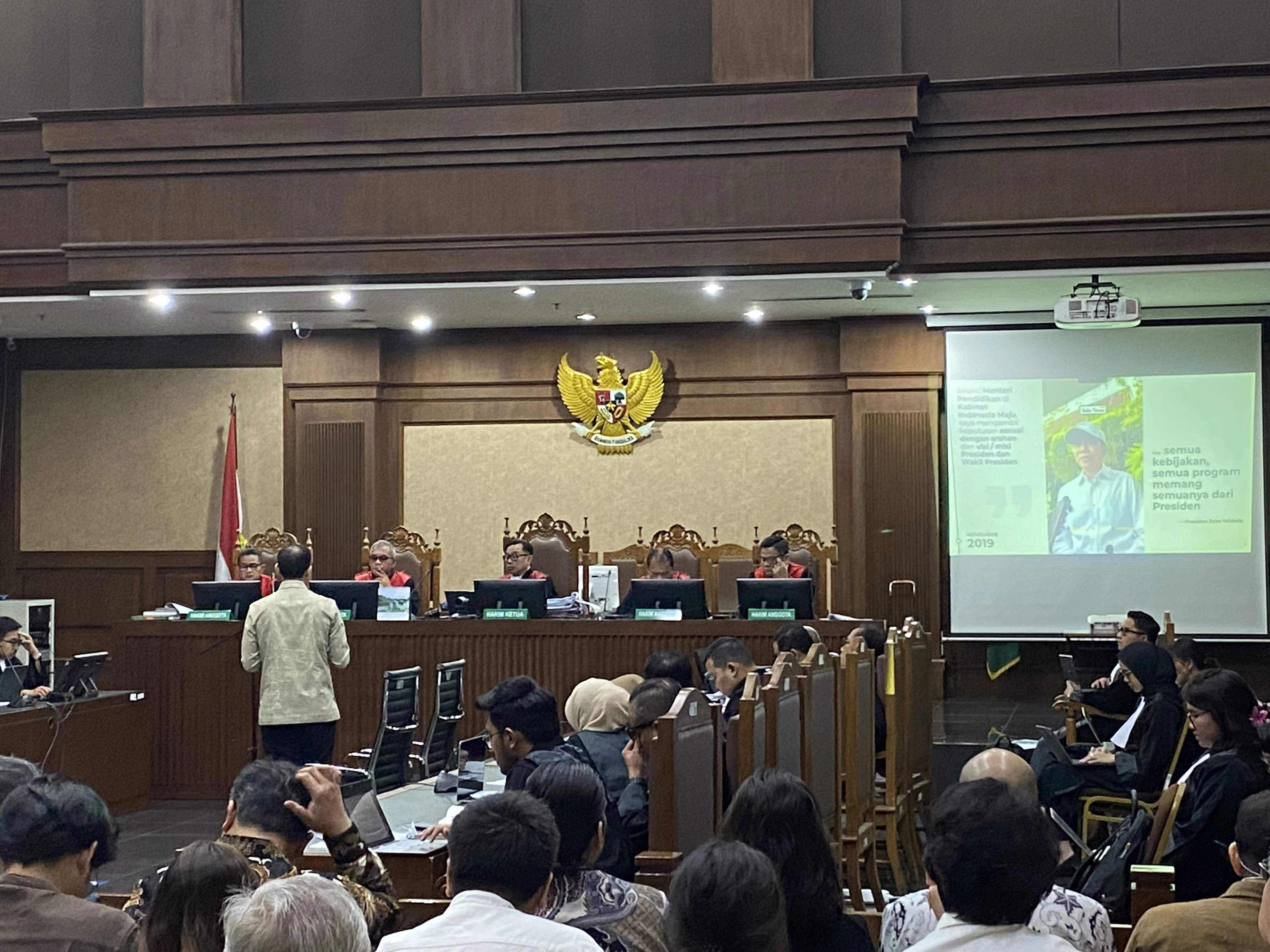 Nadiem Tegaskan Pengadaan Chromebook adalah Mandat Jokowi, Bukan Agenda Pribadi
