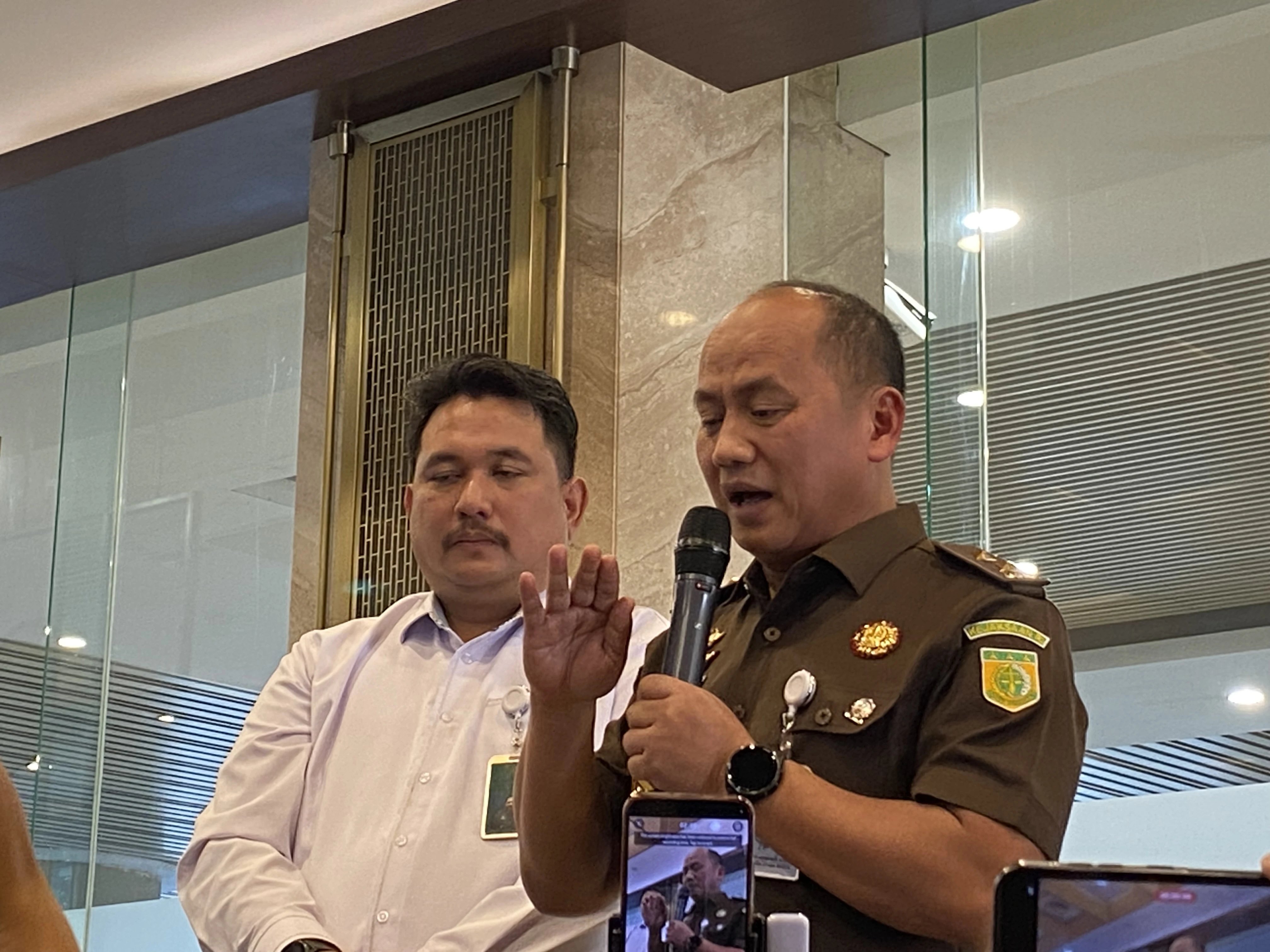 Isu Umrah untuk Kabur, Kejagung: Febrie Masih di Indonesia