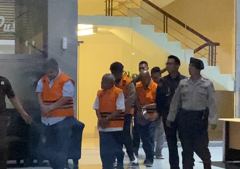 KPK Tahan 5 Penyuap Baru dalam Kasus Bupati Situbondo Karna Suswandi