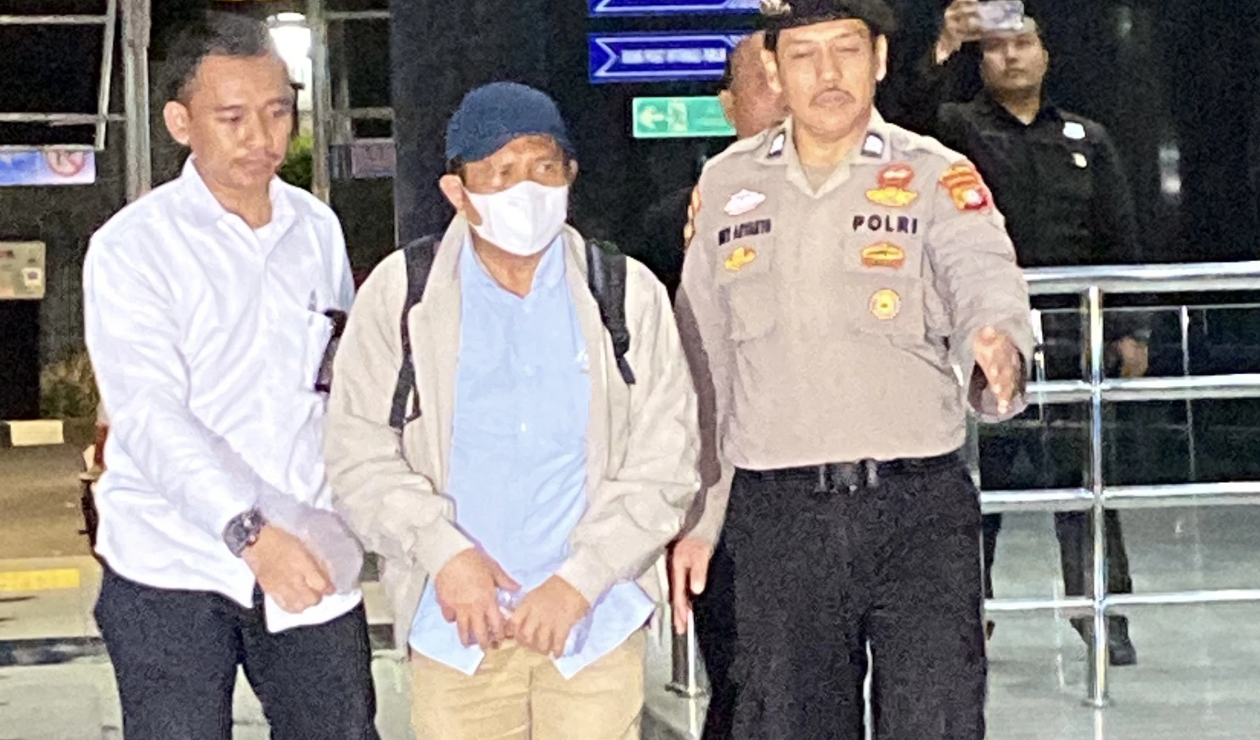 Usai Terjaring OTT, Bupati Lombok Barat Tiba di KPK